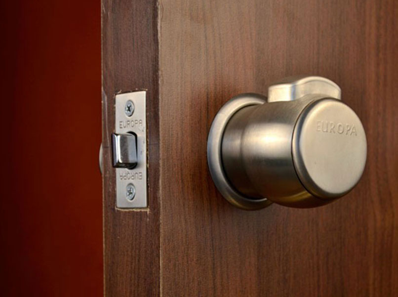 Europa Door Lock C440SS Feather Touch