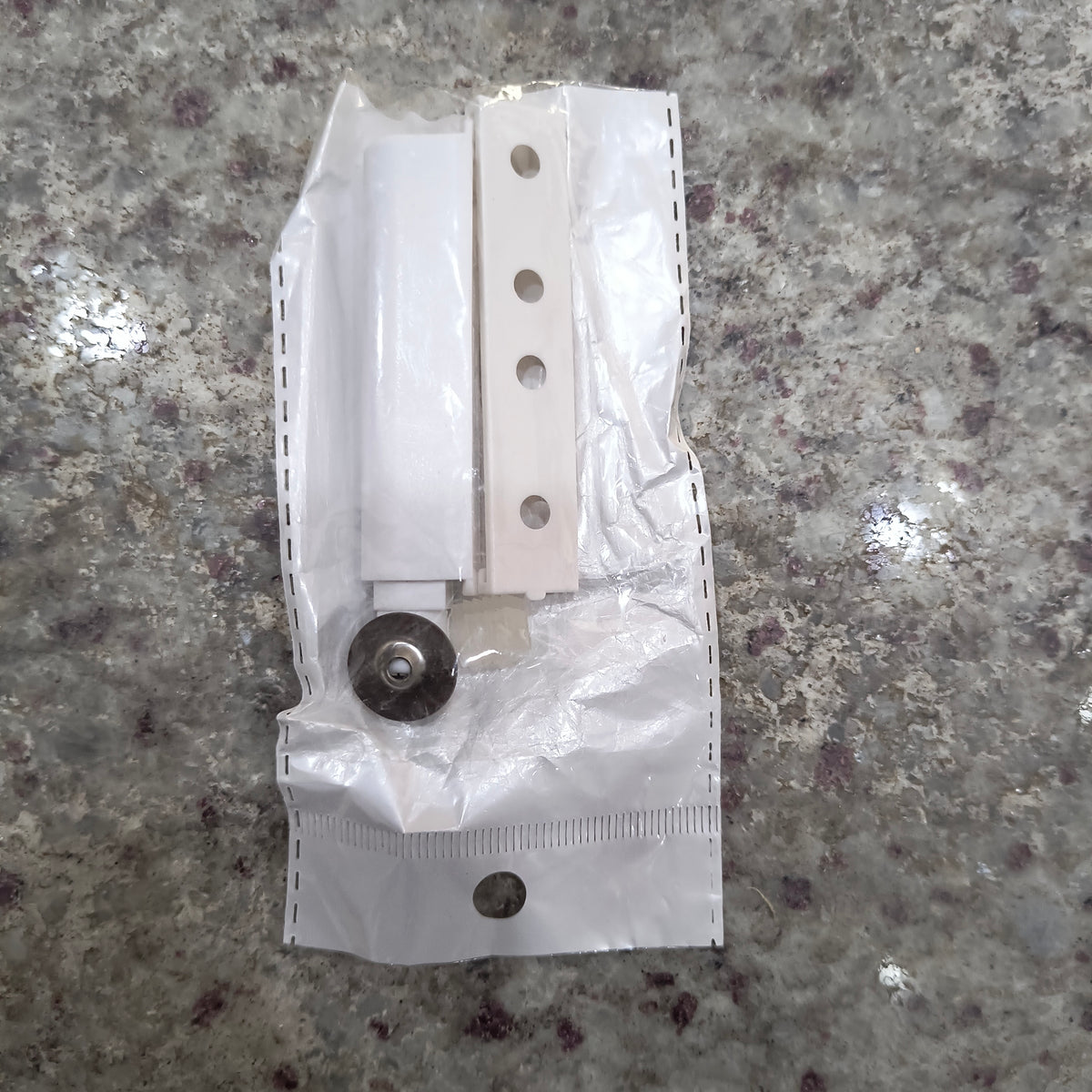 Push Pull Magnet PVC White HR